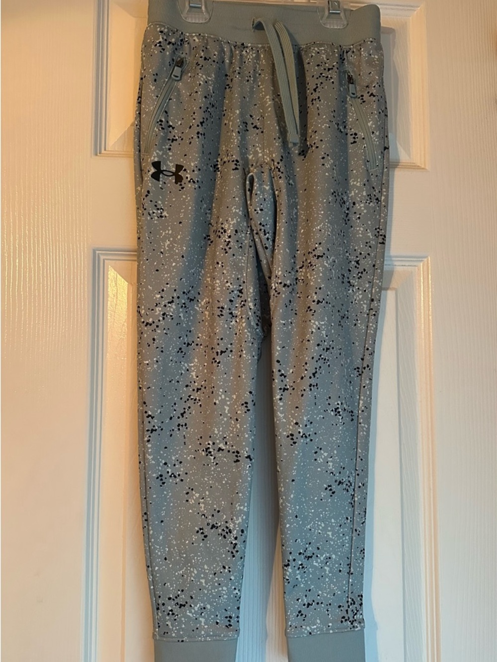Youth XS Under Armour Sage Green and Black Speckled Athletic Joggers